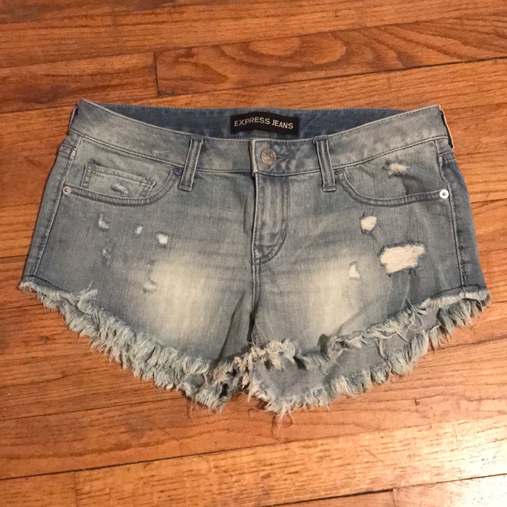 Sale ! Express jeans shorts size 6.  EUC
